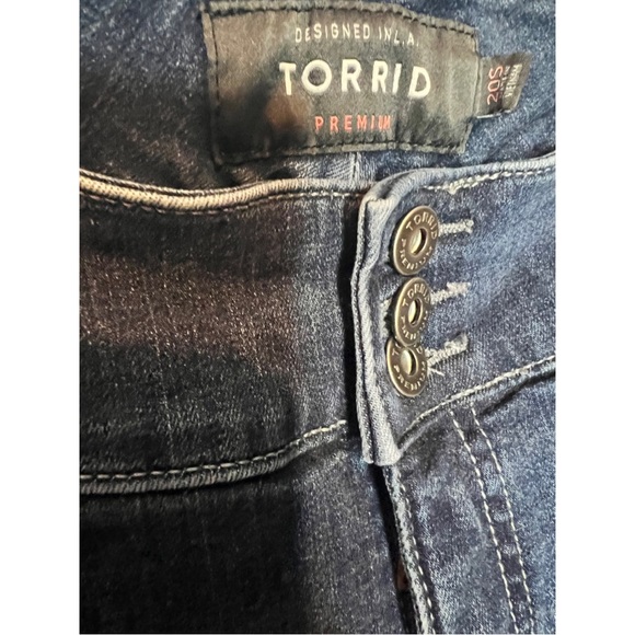 *NOT AVAILABLE* Torrid Size 20S Jegging Distressed Medium Wash
Premium Stretch - Picture 7 of 11